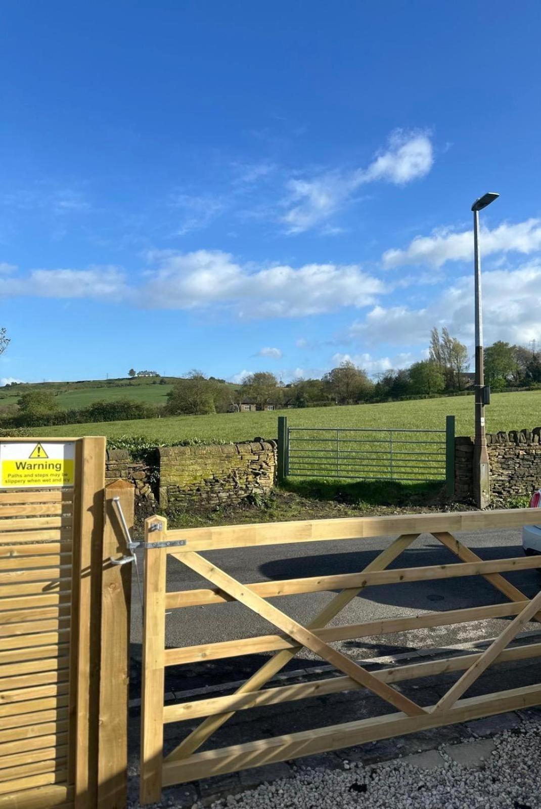 Spa Garden Cottage - Upper Hopton Mirfield Exterior foto